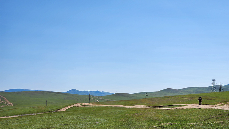 Cycling to Mongolian valley